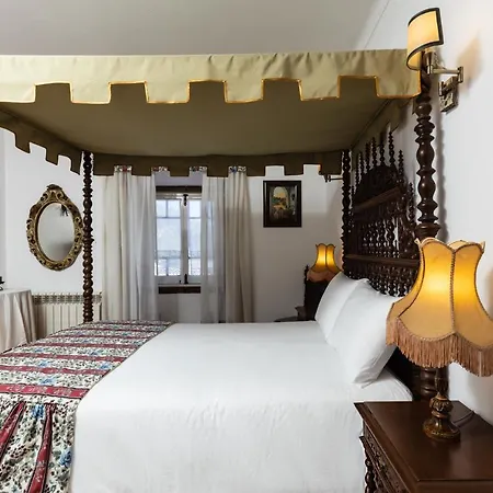 Casa De S. Thiago Do Castelo Guest house